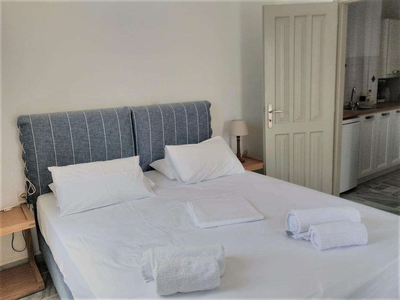 Despina'S Mare Aparthotel Náousa Cameră foto
